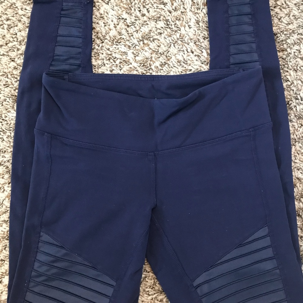 Alo yoga women’s moto legging